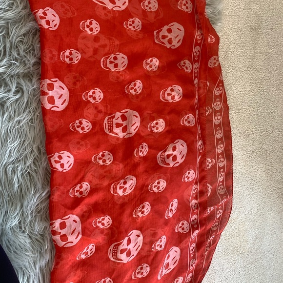 Authentic Alexander McQueen skull scarf - Picture 2 of 2